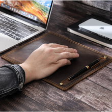 Carregar imagem no visualizador da galeria, Mousepad em Couro - Camelot