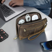 Carregar imagem no visualizador da galeria, Porta-Gadgets em Couro Harper