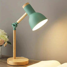 Carregar imagem no visualizador da galeria, Luminária LED de Mesa em Madeira - Lamp Wood