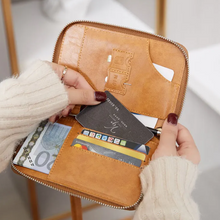 Carregar imagem no visualizador da galeria, Porta Passaporte - Benner
