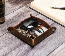 Carregar imagem no visualizador da galeria, Porta Treco em Couro - Old Indian
