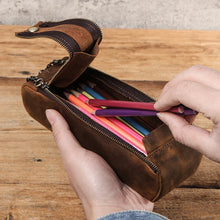 Carregar imagem no visualizador da galeria, Estojo em Couro - Genebra
