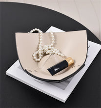 Carregar imagem no visualizador da galeria, Porta Trecos em Couro - Royal Leather
