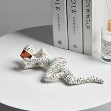 Carregar imagem no visualizador da galeria, Estátua Decorativa - Giornale
