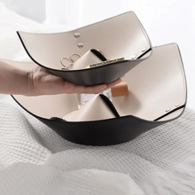 Carregar imagem no visualizador da galeria, Porta Trecos em Couro - Royal Leather
